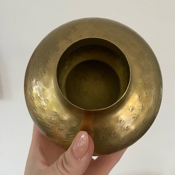 Brass hammered vase vintage vibes brushed gold patterned home decor boho modern - Picture 11 of 15
